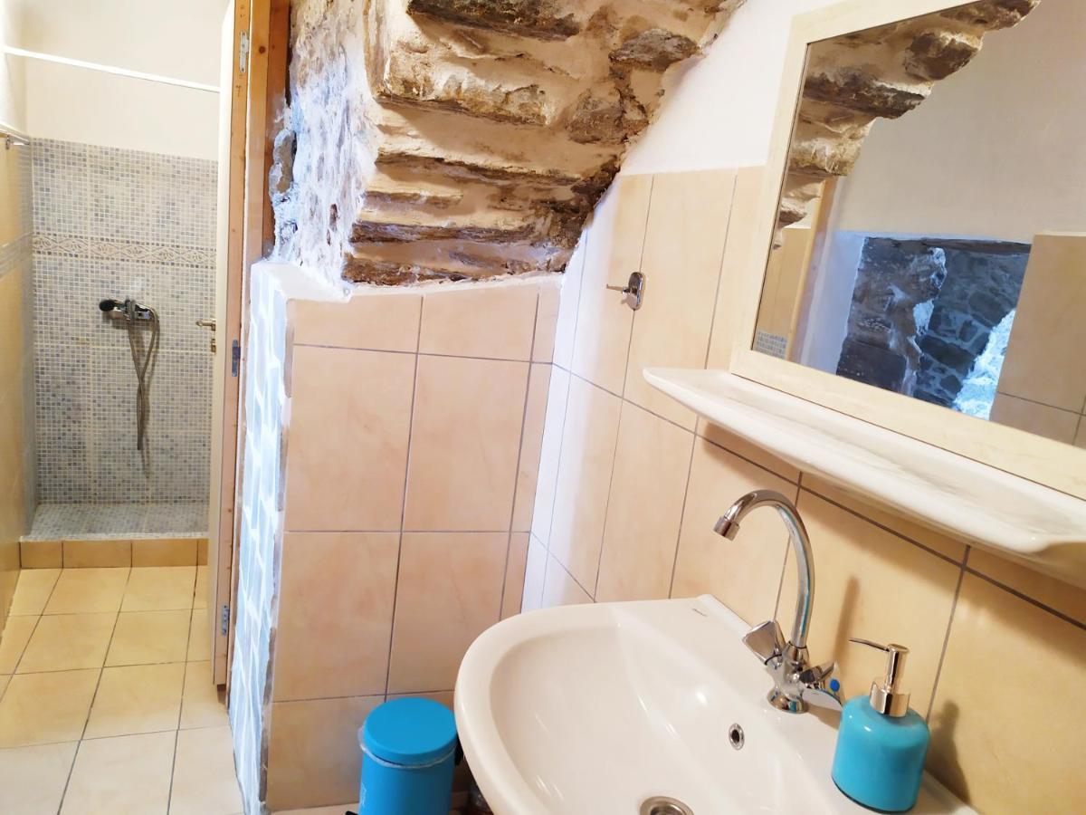 Traditional Family House, Ground Floor With Yard Koronos Экстерьер фото