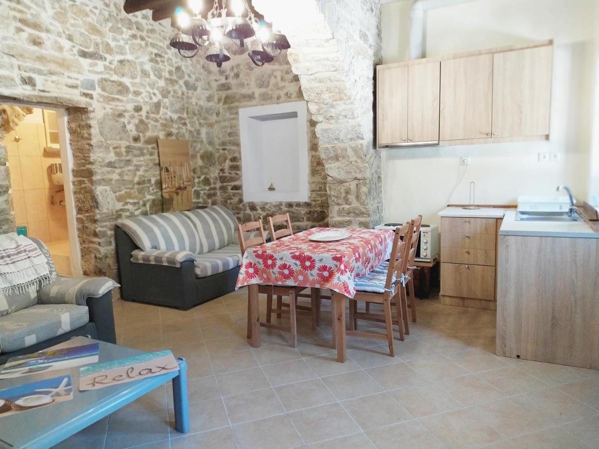 Traditional Family House, Ground Floor With Yard Koronos Экстерьер фото