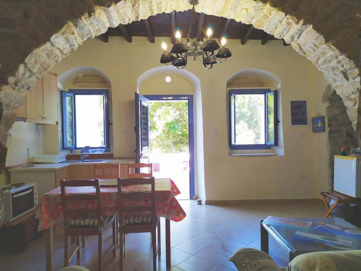 Traditional Family House, Ground Floor With Yard Koronos Экстерьер фото