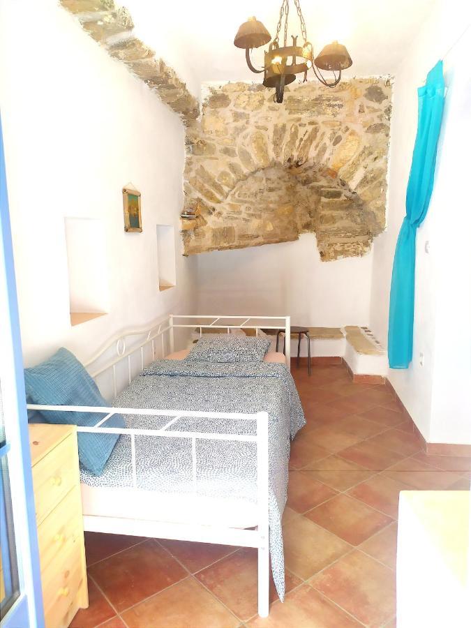 Traditional Family House, Ground Floor With Yard Koronos Экстерьер фото